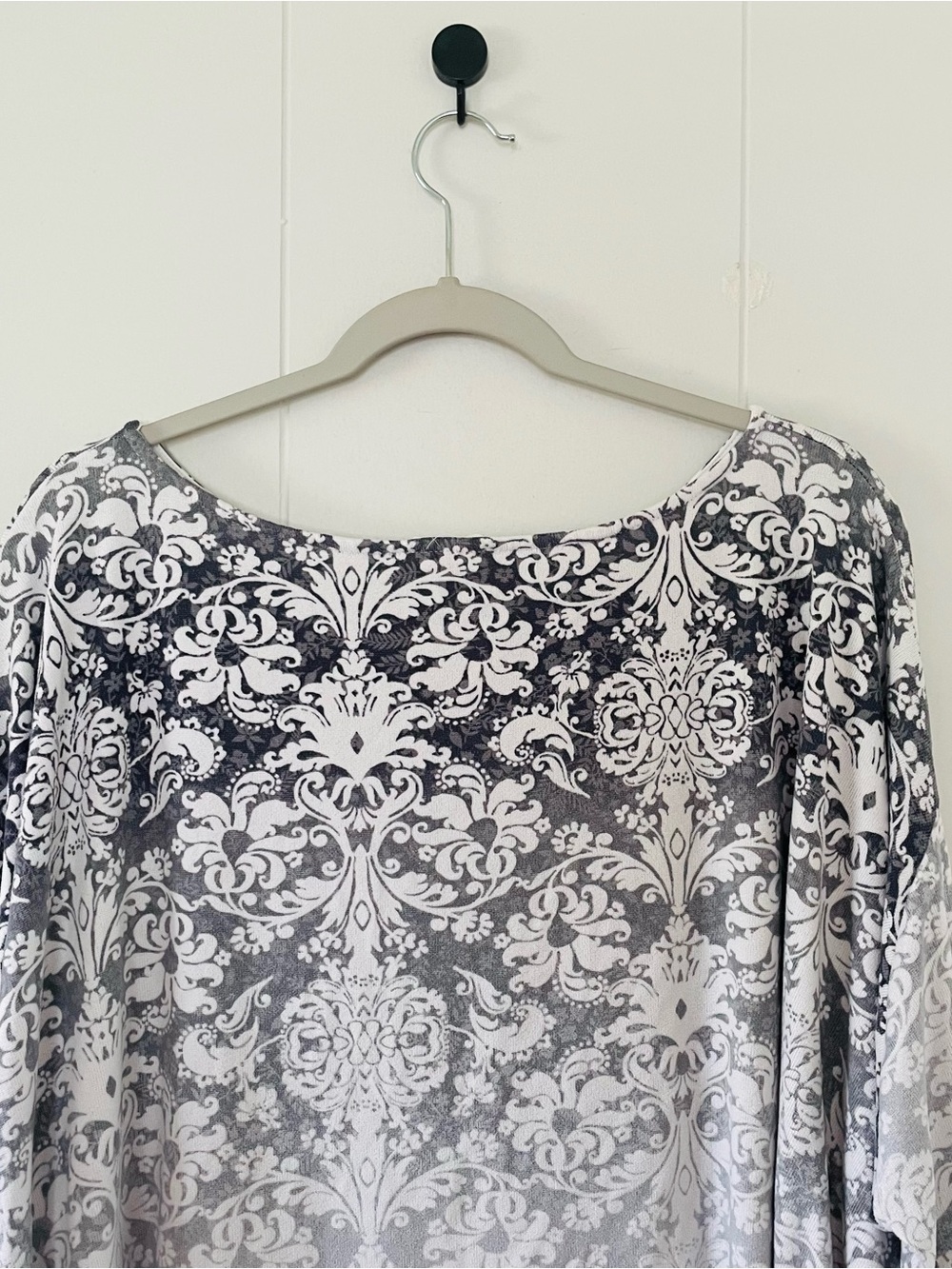 Women's Black & White Printed Long Sleeve Top - Picture 8 of 9